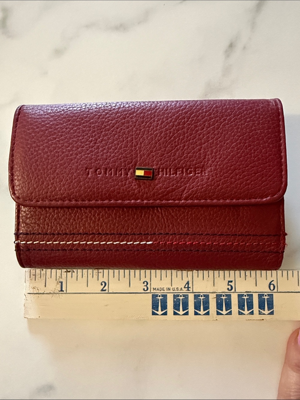 Tommy Hilfiger Burgundy Pebbled Leather Trifold Card Holder - Picture 7 of 8